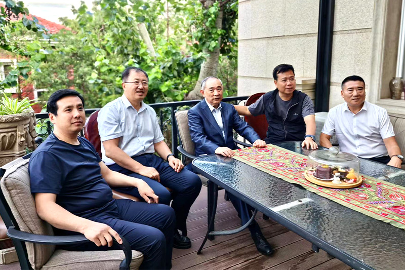 Shanxi Provincial Radio&Television Bureau and Station visited and held talks in Peace Garden