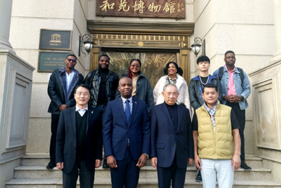 Li Ruohong met with international volunteer teams from Haiti and Austria